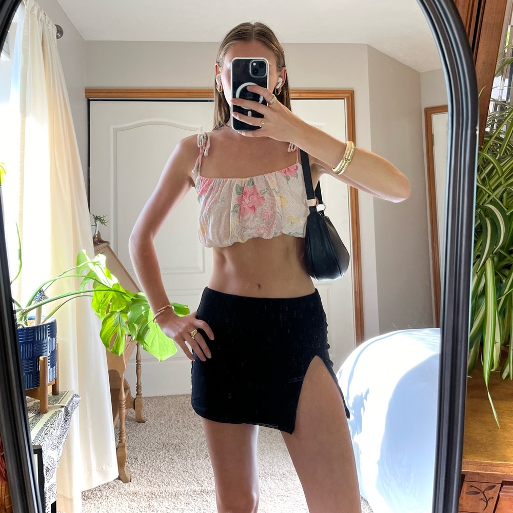 Blue Blush Los Angeles
Floral Cropped Tank Top